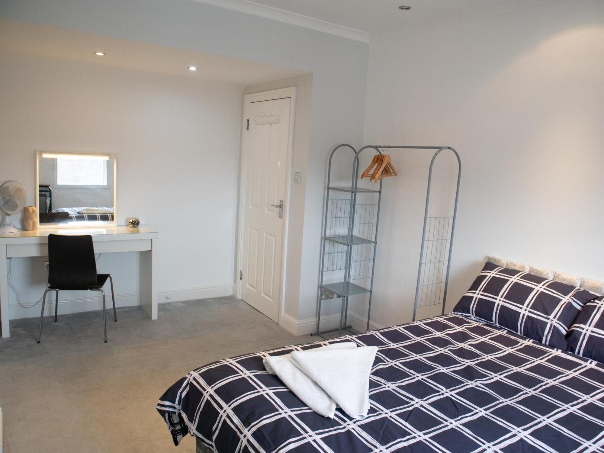 Appartement Bright Private Terrace - Free Private Parking - Tv - Wifi - Netflix à Croydon Extérieur photo