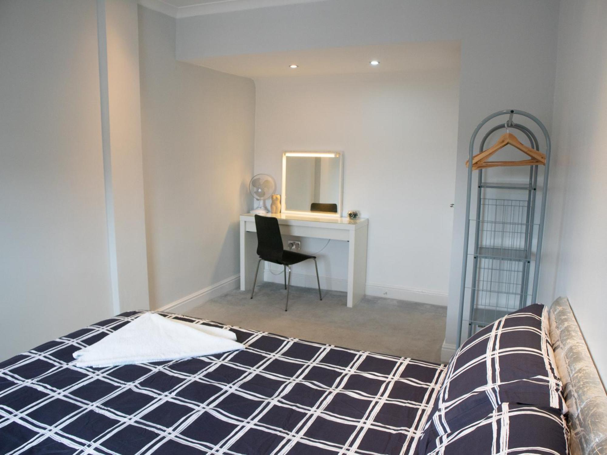 Appartement Bright Private Terrace - Free Private Parking - Tv - Wifi - Netflix à Croydon Extérieur photo